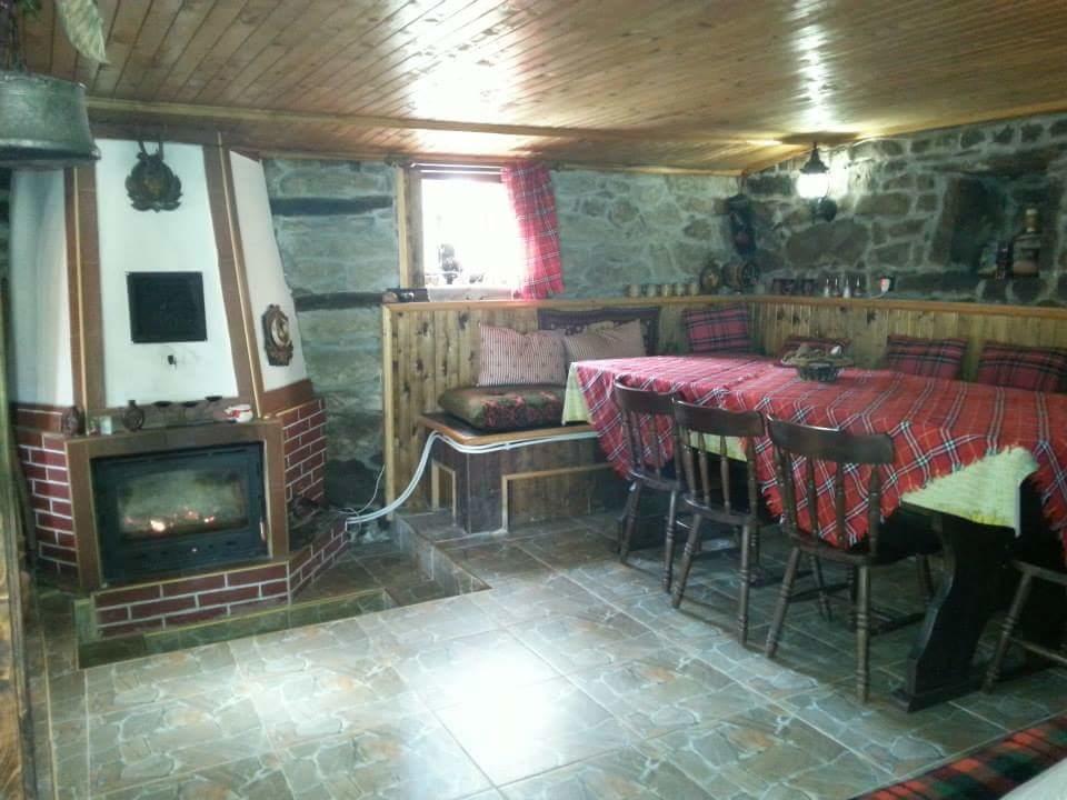 Къща За Гости Ножери Triavna Exterior foto