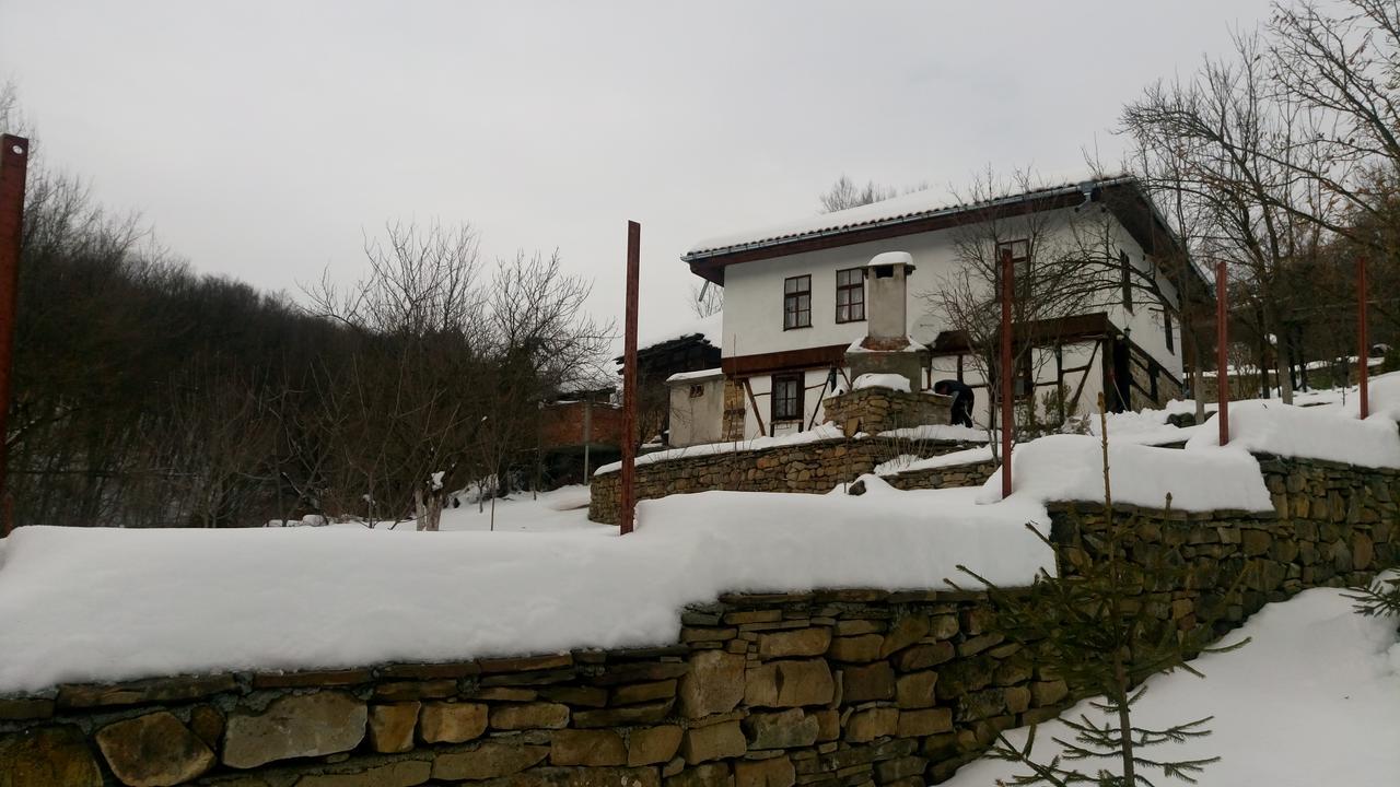 Къща За Гости Ножери Triavna Exterior foto