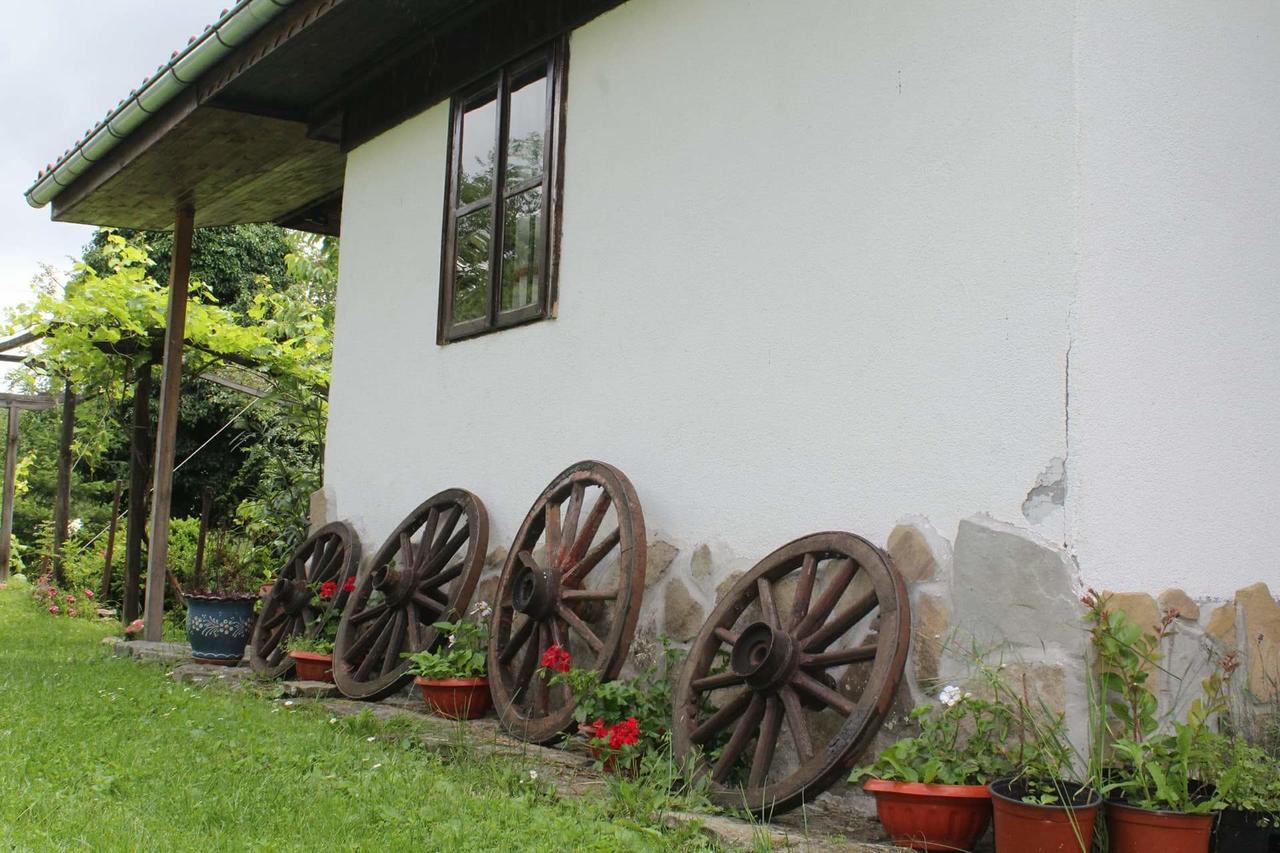 Къща За Гости Ножери Triavna Exterior foto