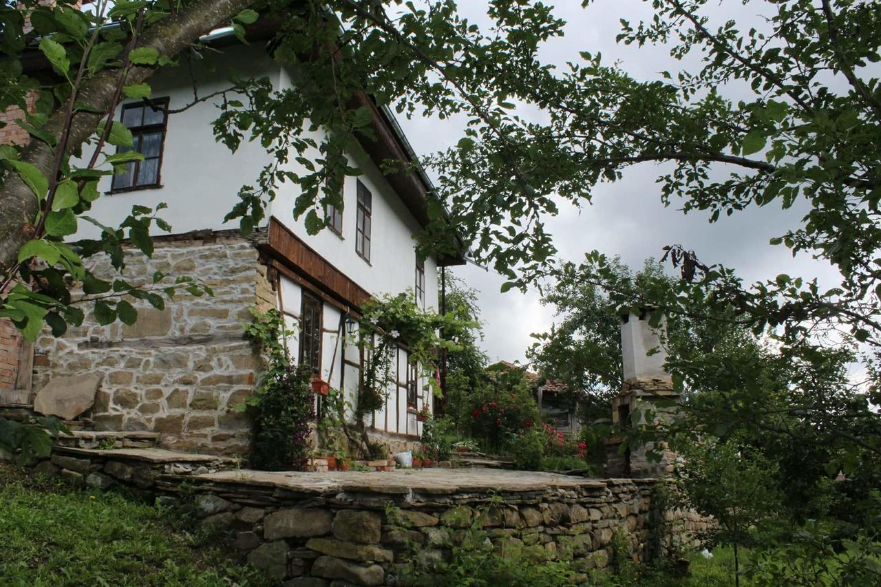 Къща За Гости Ножери Triavna Exterior foto