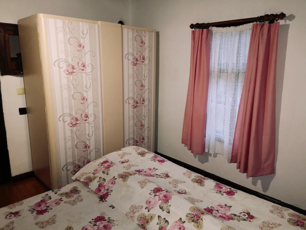 Къща За Гости Ножери Triavna Exterior foto