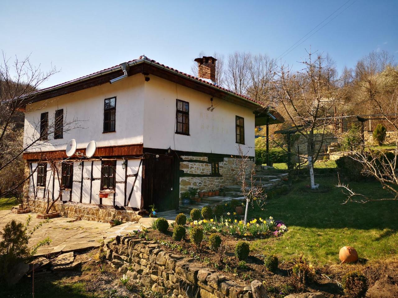 Къща За Гости Ножери Triavna Exterior foto